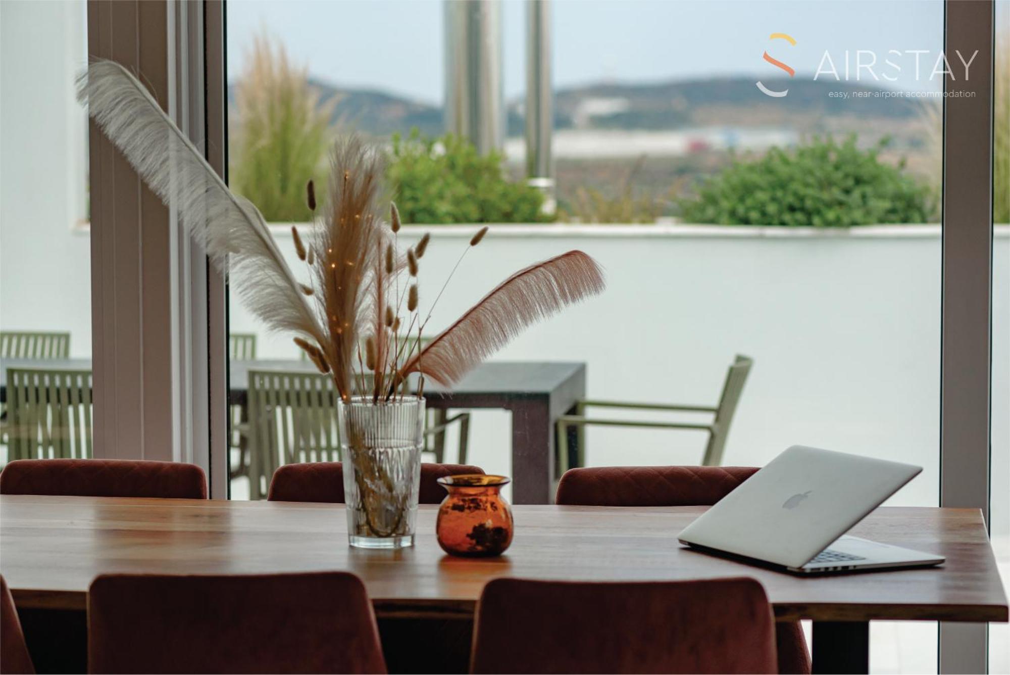 Akali Apartment Airport By Airstay Spáta Екстериор снимка