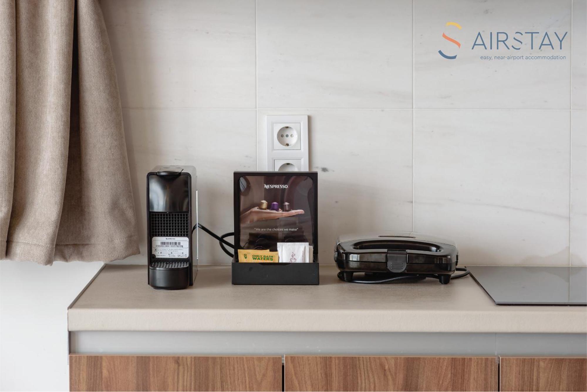 Akali Apartment Airport By Airstay Spáta Екстериор снимка